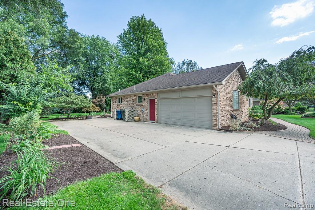 46974 Kramer Drive, Shelby Twp, MI 48315 — Photo 33