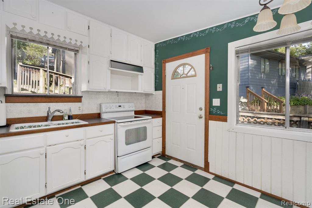 485 Bellevue Avenue, Lake Orion, MI 48362 — Photo 28