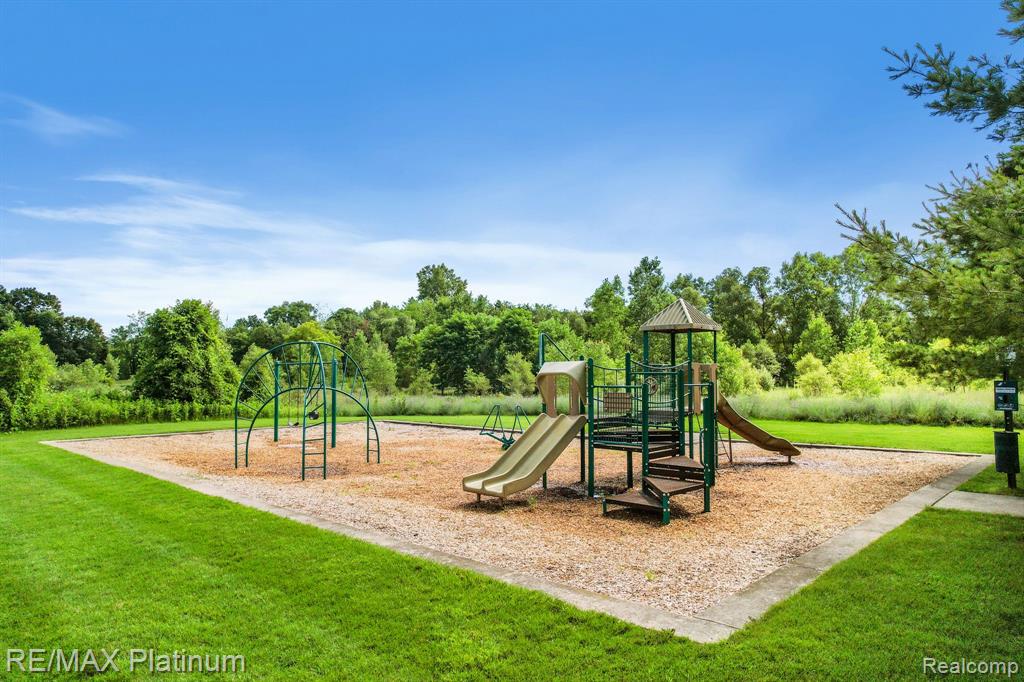 1692 PINECROFT Lane, Howell, MI 48855 — Photo 19