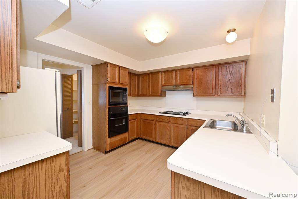 6011 Pebble Lane Court, West Bloomfield, MI — Photo 11