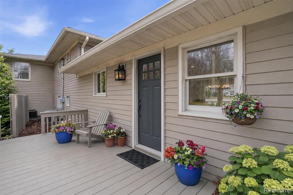 5370 Edgelake Drive, Pinckney, MI 48169 — Photo 40