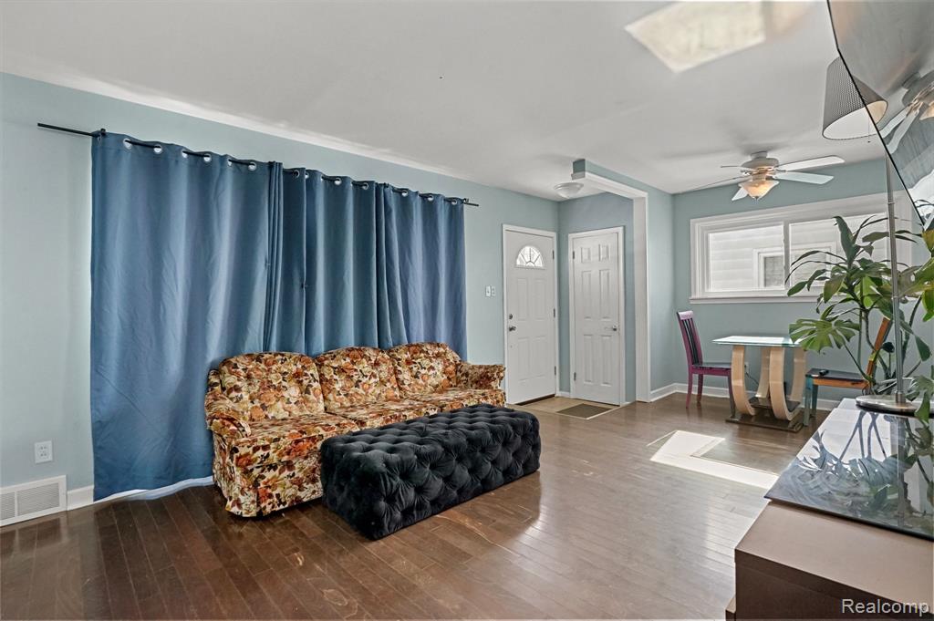 5919 Deering Street, Garden City, MI — Photo 3