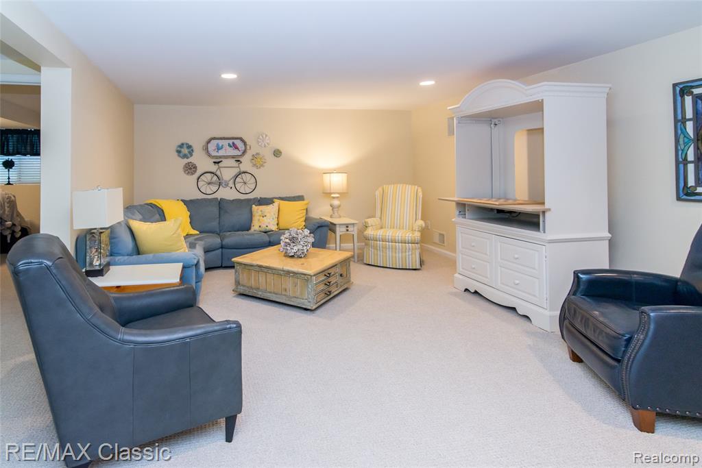 4655 Summer Ridge Drive, 17, Howell, MI 48843 — Photo 25