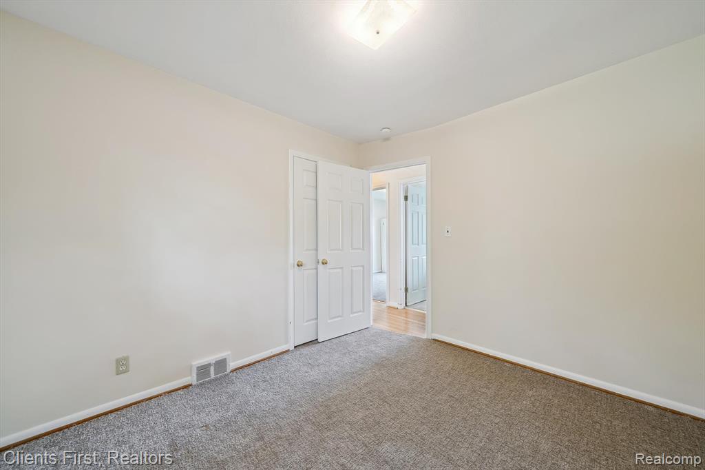 939 Deering Street, Garden City, MI — Photo 20