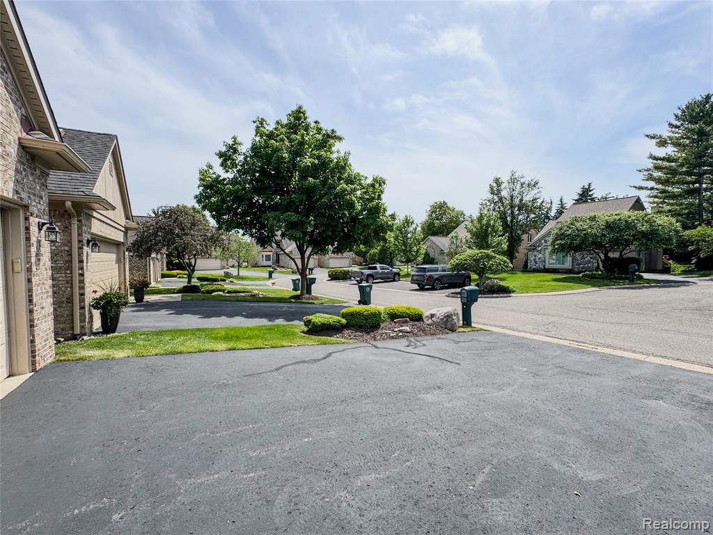 45325 Stonehedge Drive, Plymouth, MI 48170 — Photo 47