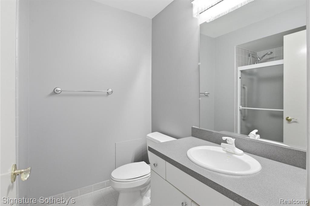 24122 Bingham Pointe Drive, 24, Bingham Farms, MI 48025 — Photo 35