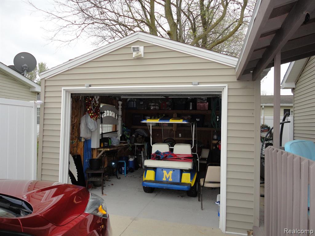506 MISSOURI RIVER, Adrian, MI 49221 — Photo 2