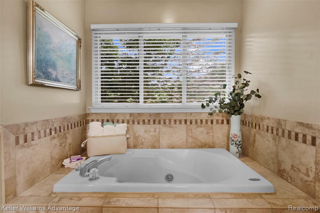 634 Olivia Drive, Milford, MI 48381 — Photo 25