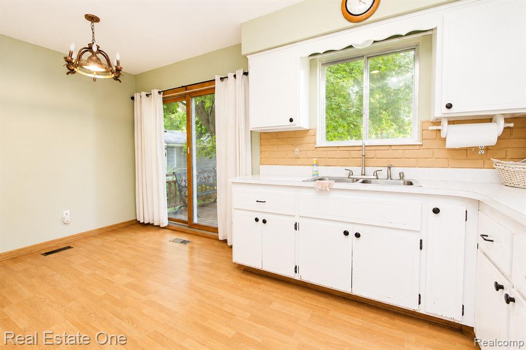 4510 Bethune Court, West Bloomfield, MI 48323 — Photo 12