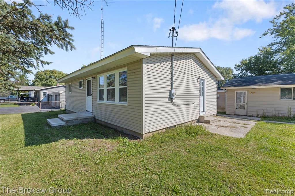 4062 N Belsay Road, Flint, MI 48506 — Photo 4