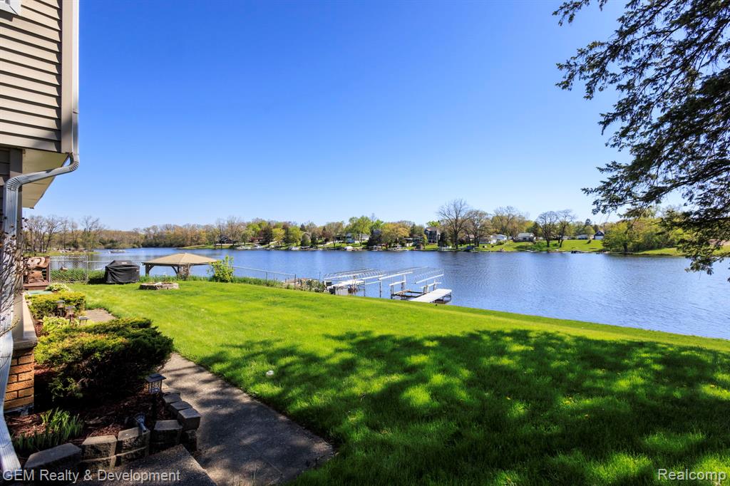 8081 Granada Avenue, Brighton, MI 48114 — Photo 58