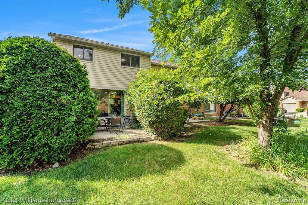 3914 OLD CREEK Road, Troy, MI 48084 — Photo 15