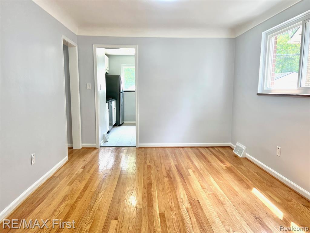 552 LAPRAIRIE Street, Ferndale, MI 48220 — Photo 5