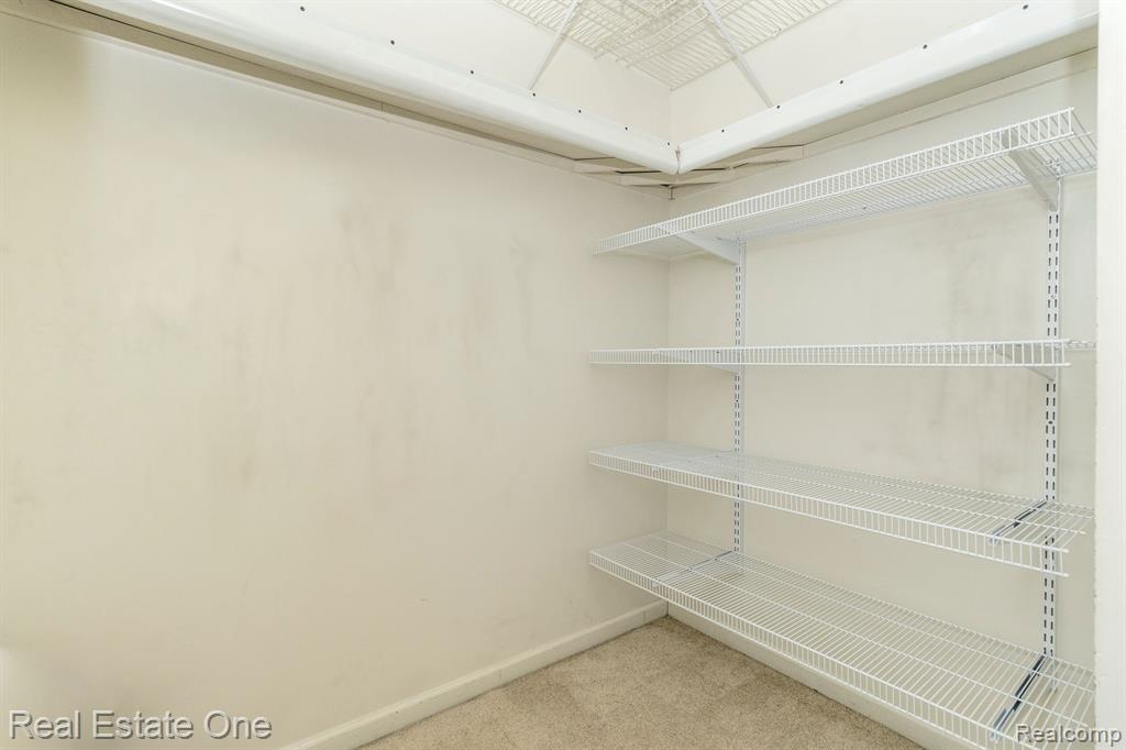 678 SUMMIT RIDGE Drive, Milford, MI 48381 — Photo 19
