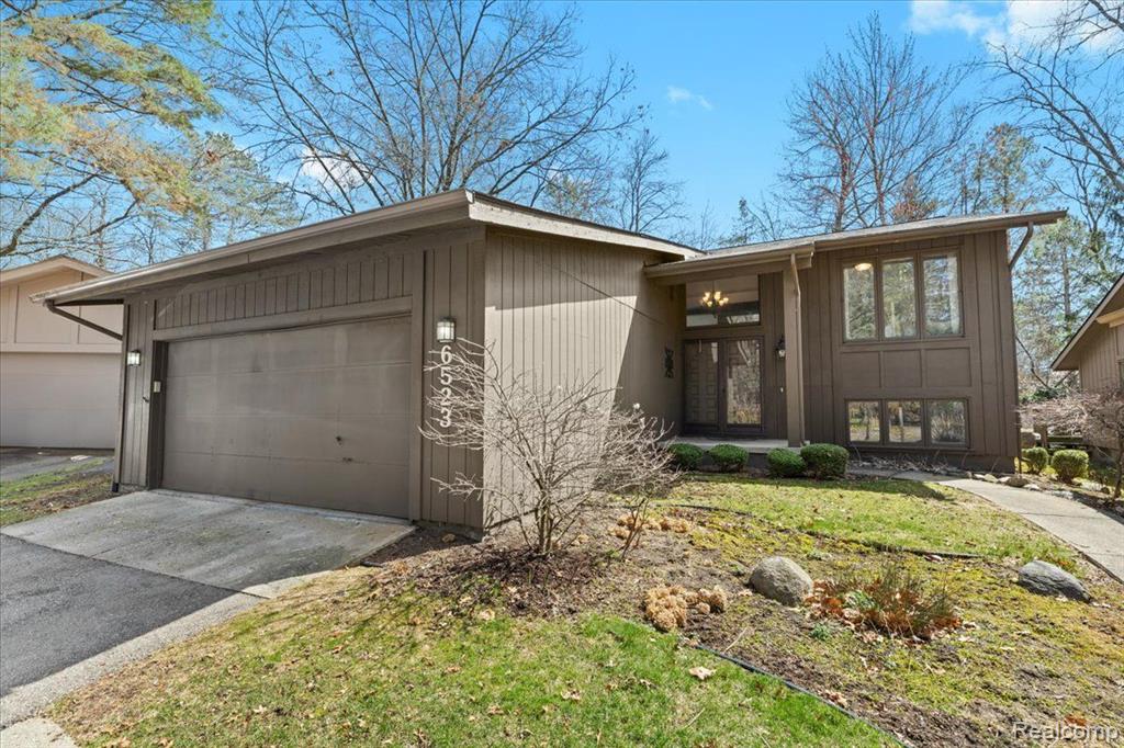 6523 BLUE SPRUCE, West Bloomfield, MI 48324 — front exterior
