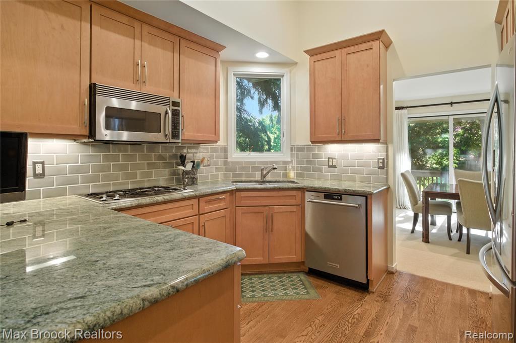 4185 Foxpointe Drive, West Bloomfield, MI 48323 — Photo 15