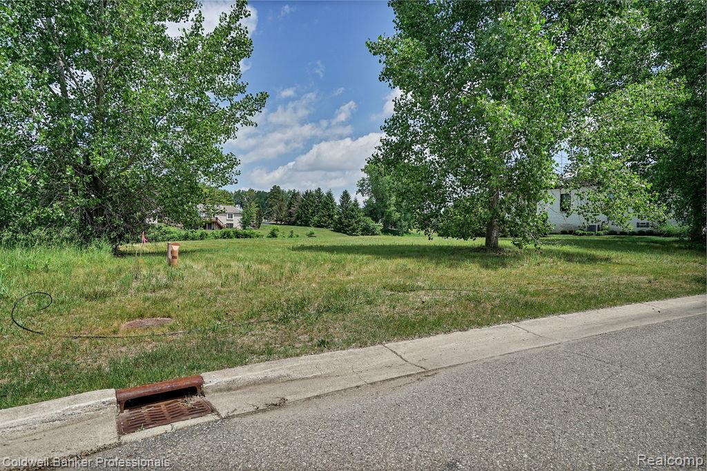1932 Sandy Shores Drive, Oxford, MI 48371 — Photo 11