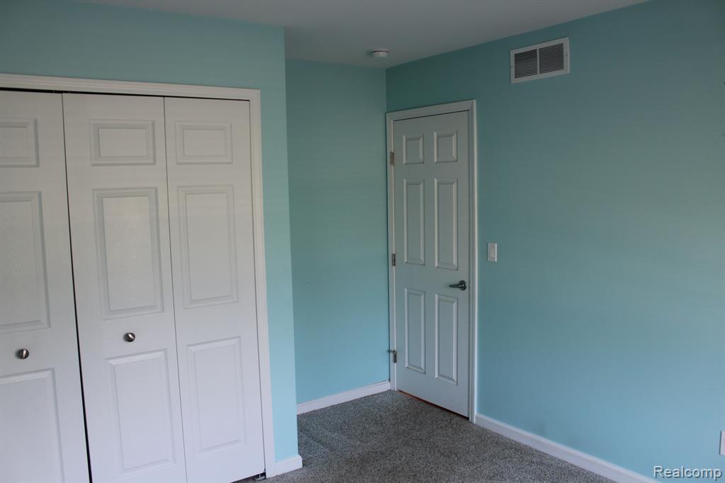 9025 GLASGOW Drive, White Lake, MI — Photo 12