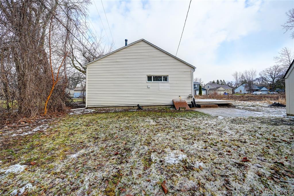 969 Dunreath Street, Walled Lake, MI 48390 — Photo 22