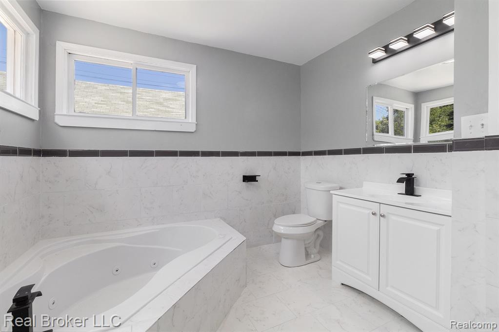 8301 Dodge Avenue, Warren, MI 48089 — Photo 11