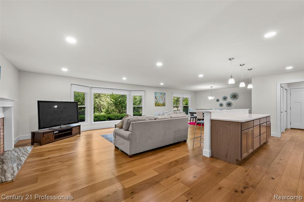 745 Hawthorne Drive, Bloomfield Hills, MI 48304 — Photo 9