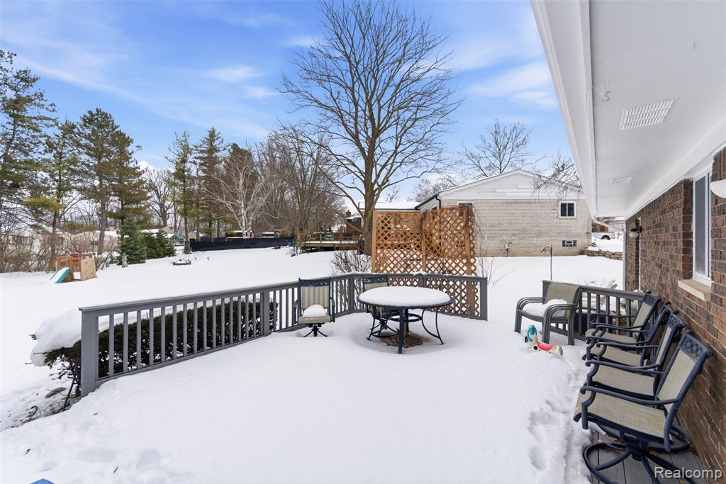 724 W Oxhill Drive, White Lake, MI — Photo 32