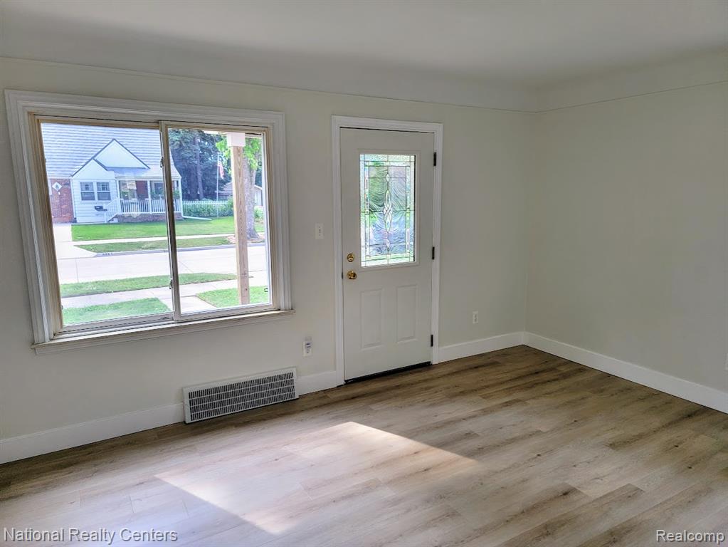 9968 Cavell Street, Livonia, MI 48150 — Photo 6