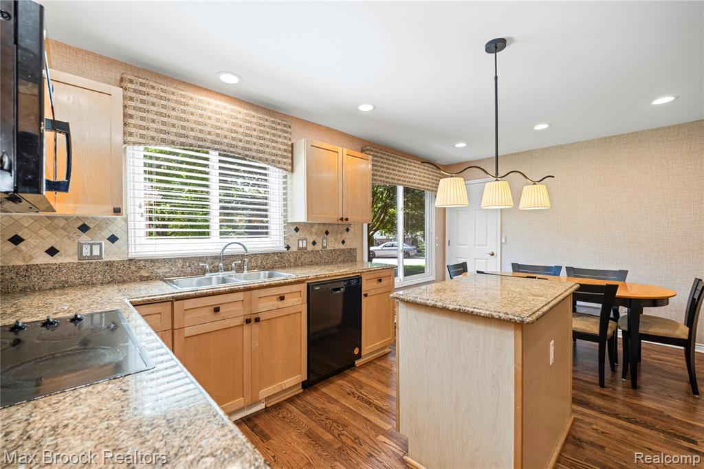 5015 Lake Vista Drive, West Bloomfield, MI 48323 — Photo 17