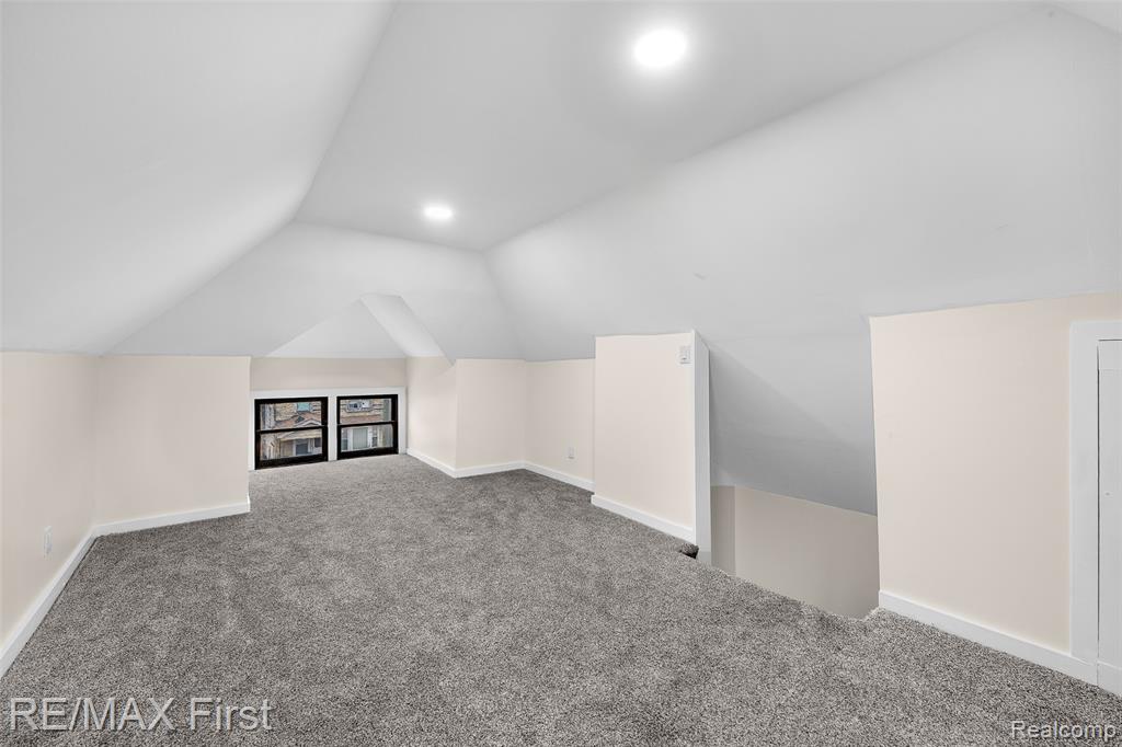 556 Leicester Court, Detroit, MI 48202 — Photo 23