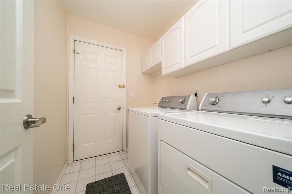 24099 Tana Court, Farmington, MI 48335 — Photo 31