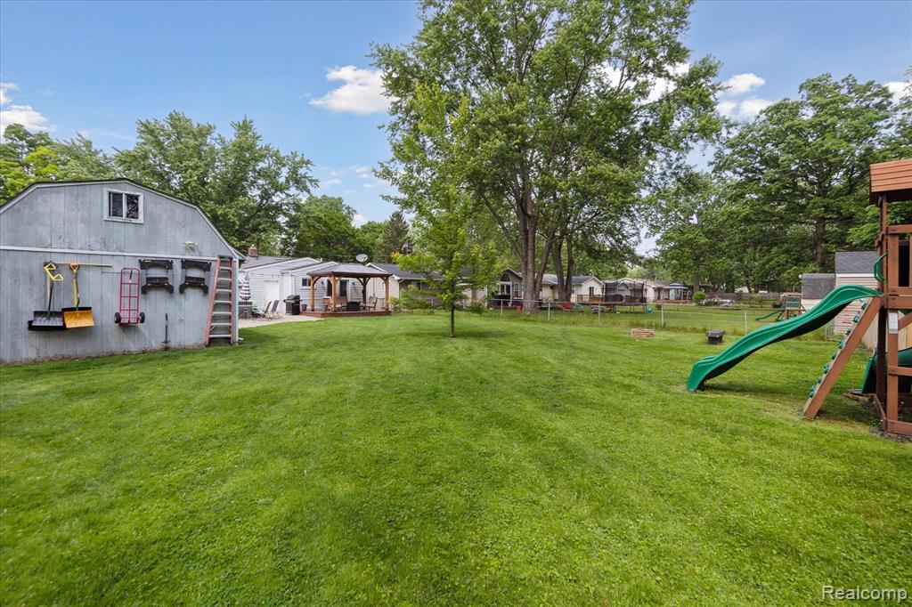 6279 Woodsdale Drive, Grand Blanc, MI 48439 — Photo 39