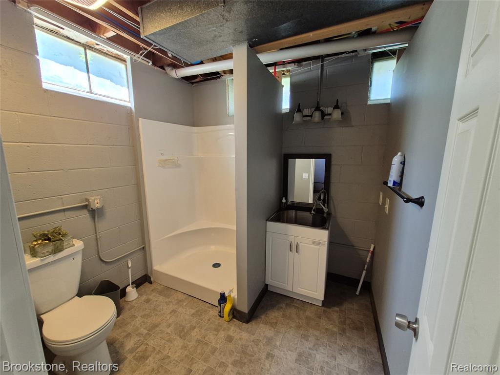 4295 Sashabaw Road, Waterford, MI 48329 — Photo 32
