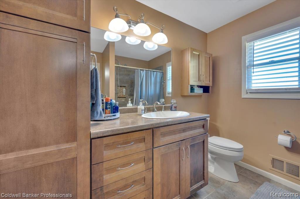 3803 Wedgewood Drive, Lapeer, MI 48446 — Photo 14