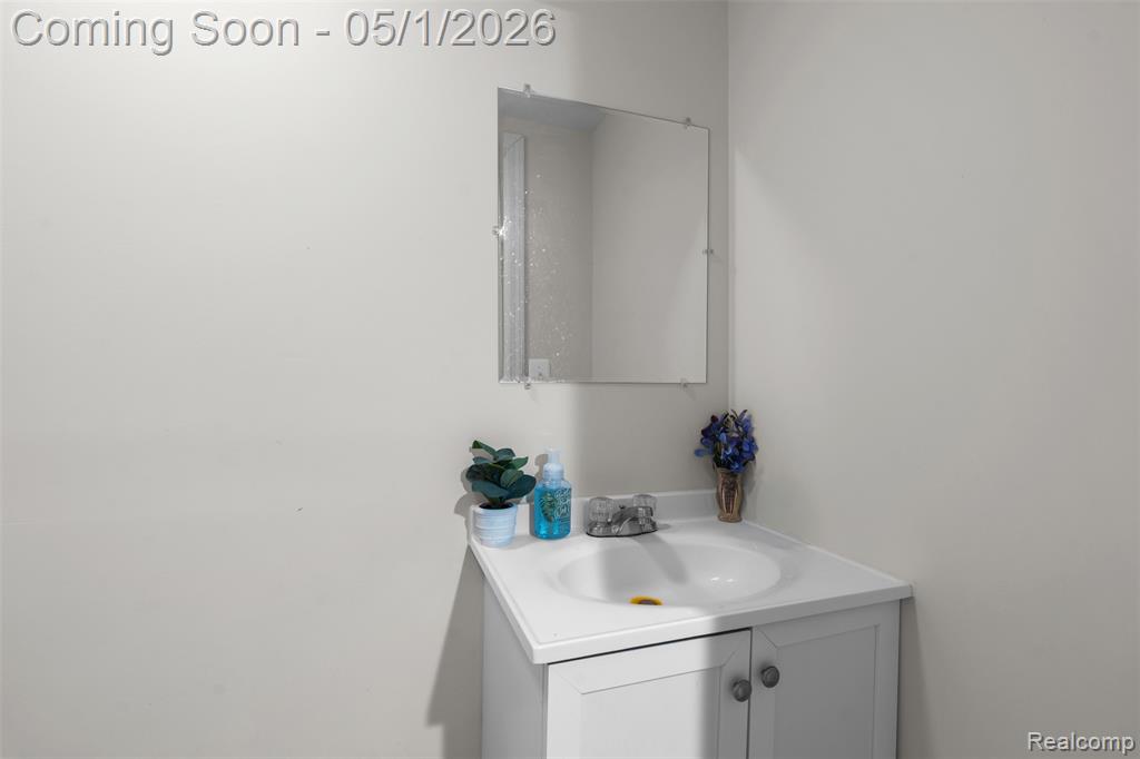 5686 Stratford Drive, West Bloomfield, MI — Photo 33