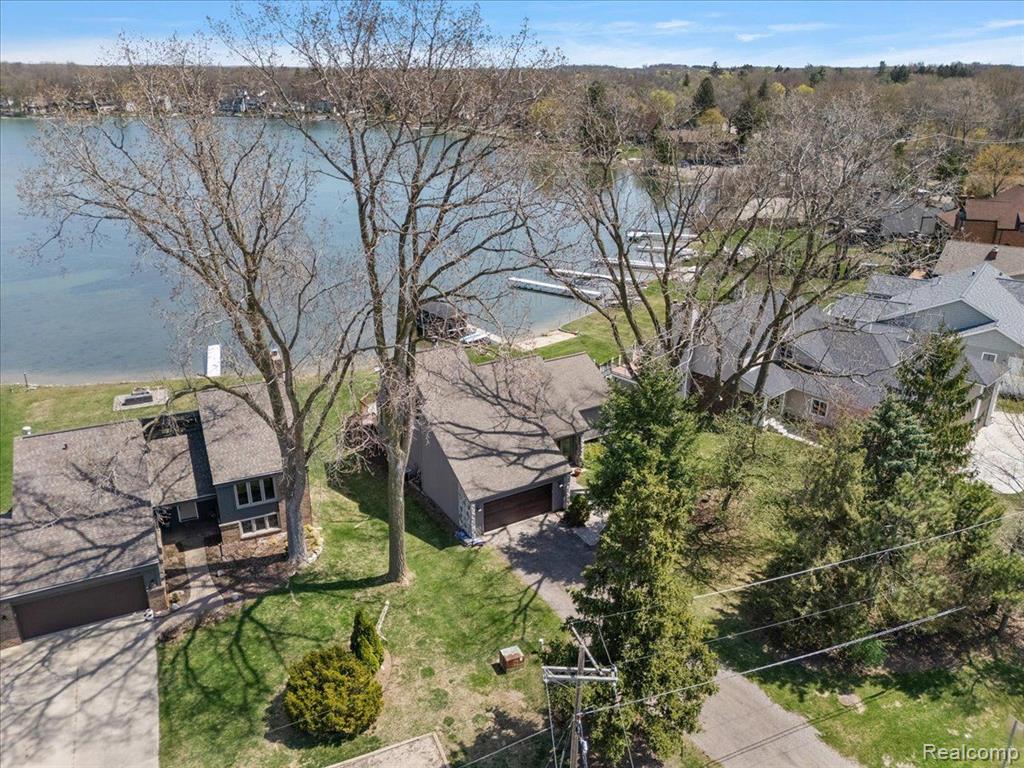 7322 MACEDAY LAKE Road, Waterford, MI 48329 — Photo 2
