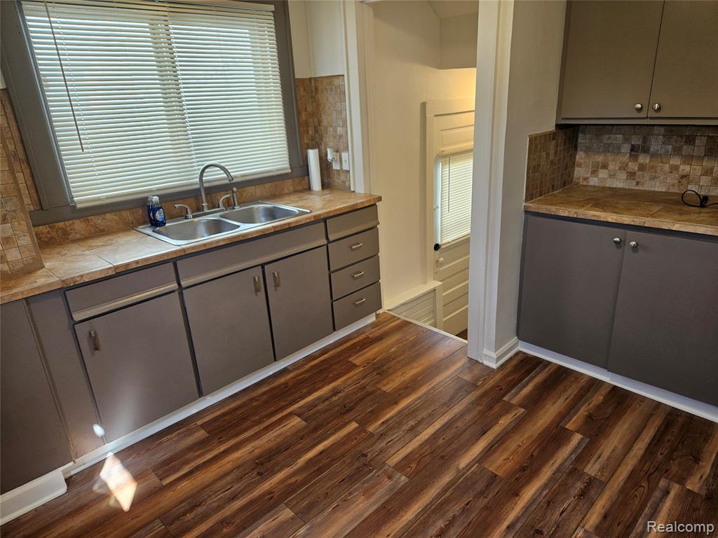 621 W Atherton Road, Flint, MI 48507 — Photo 7