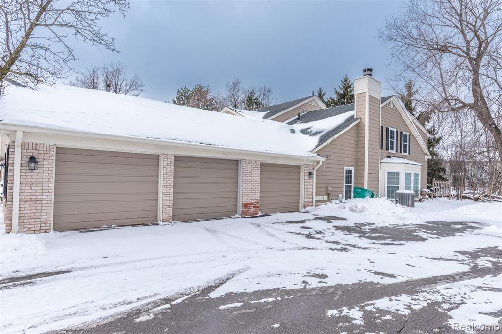 2677 Williamsburg Circle, Auburn Hills, MI 48326 — Photo 2