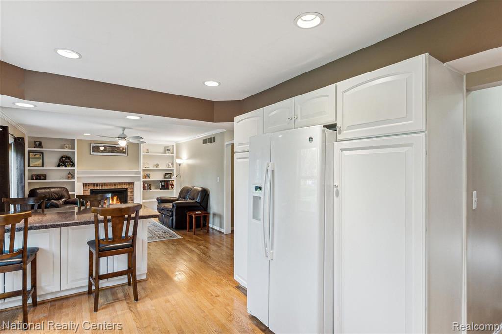 42372 COTSWOLD Court, Northville, MI 48168 — Photo 13