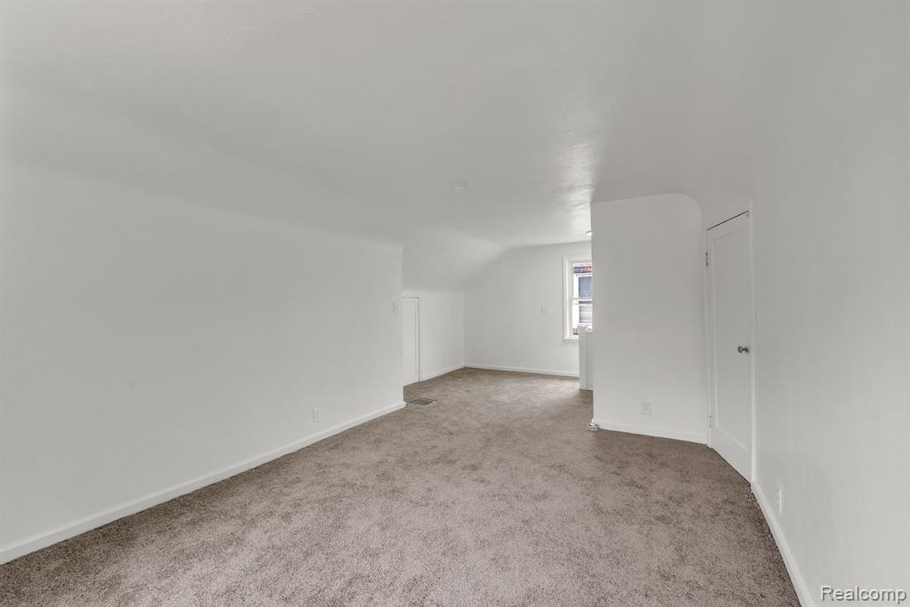 10015 Marion, Redford, MI 48239 — Photo 30