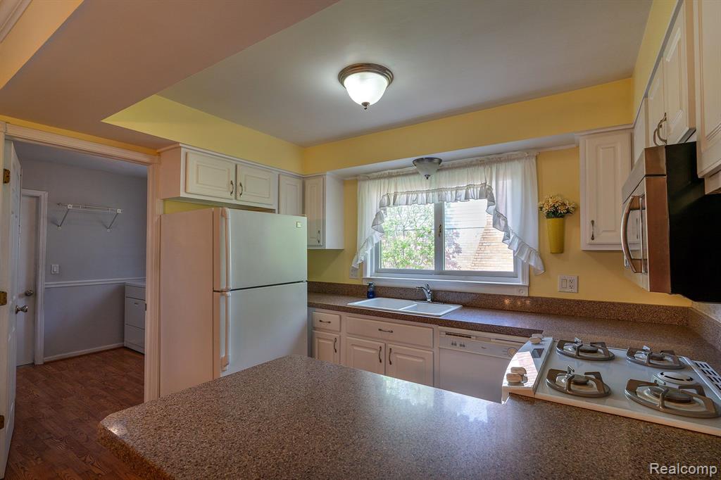 6228 ATKINS Drive, Troy, MI 48085 — Photo 6
