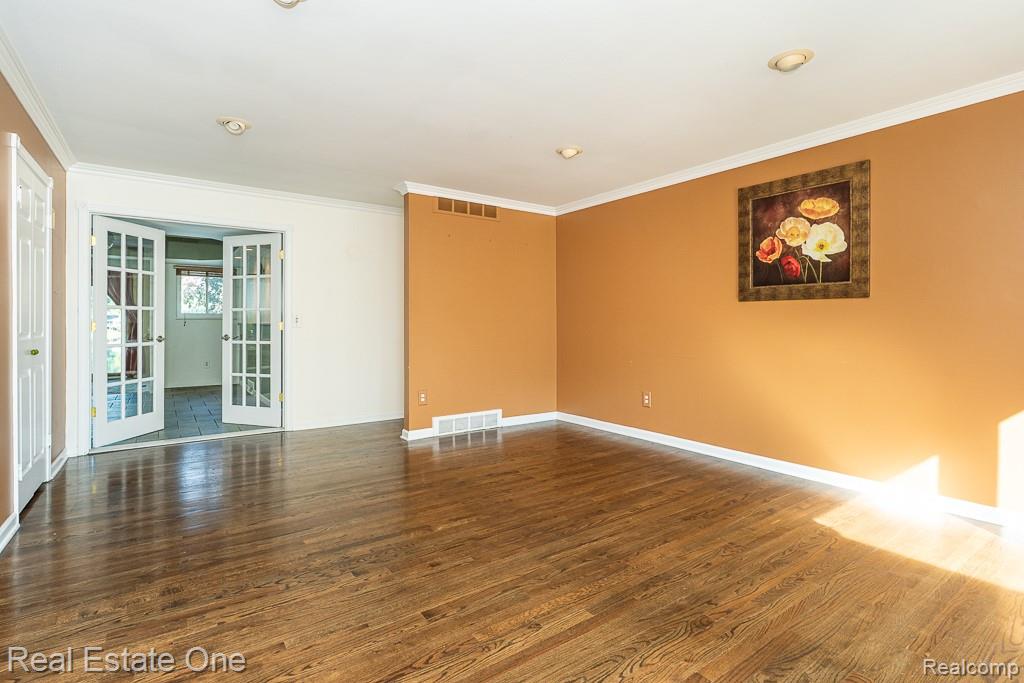 6621 Northpoint Drive, Troy, MI 48085 — Photo 19