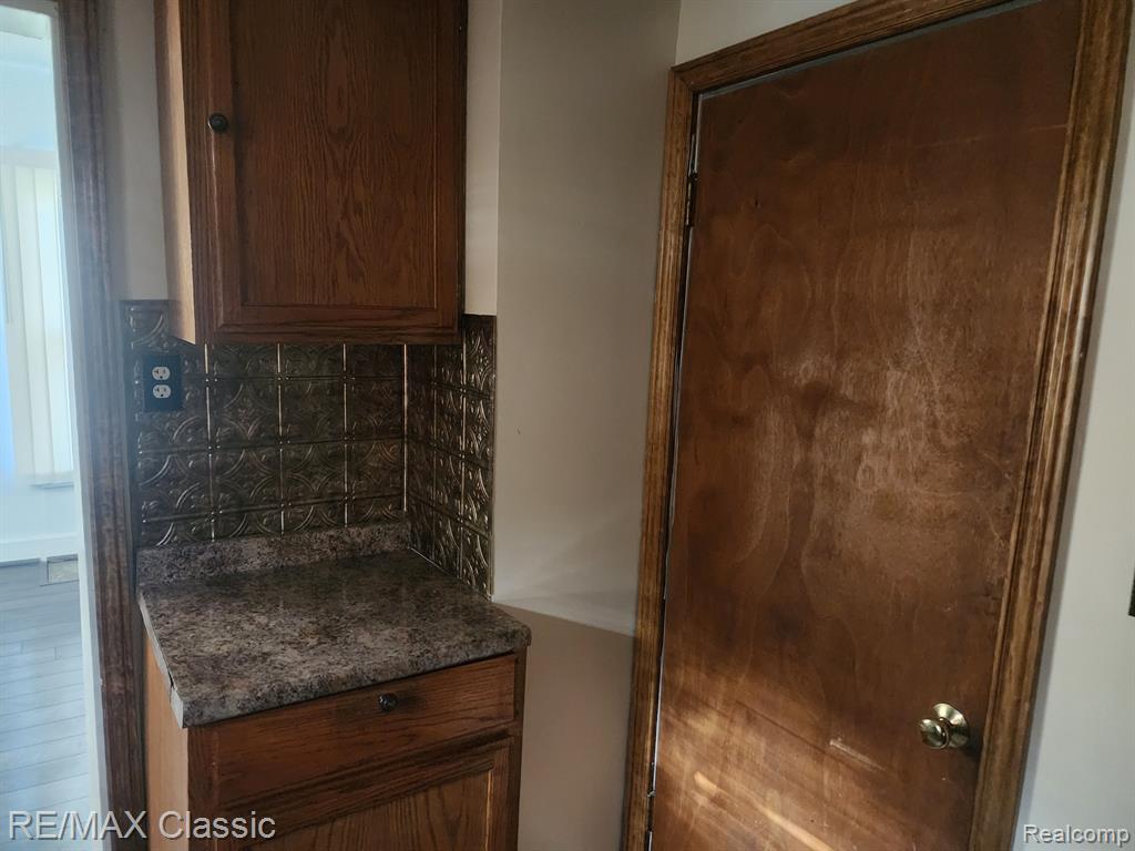 472 S JESSIE Street, Pontiac, MI 48341 — Photo 11
