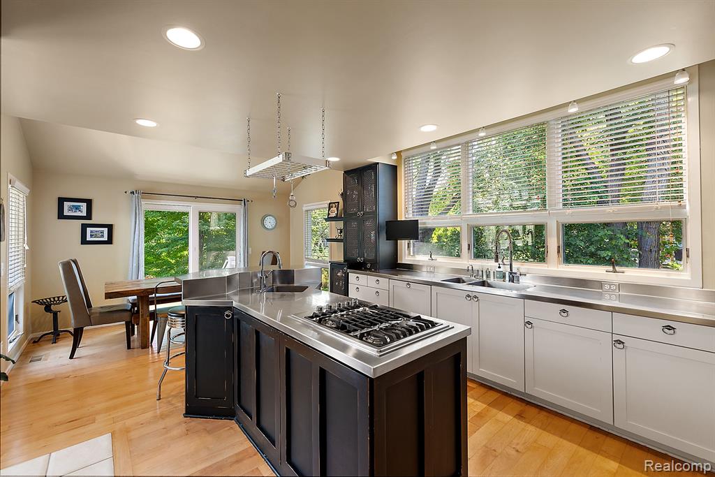 733 LONGFORD Drive, Rochester Hills, MI 48309 — Photo 24