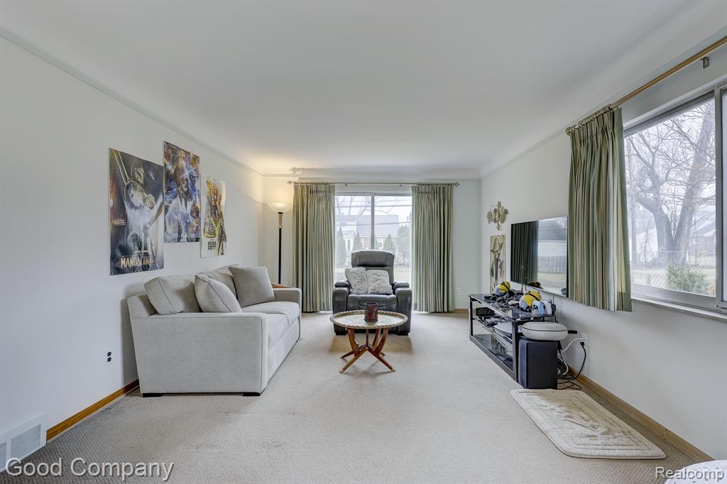 1557 Lochmoor Boulevard, Grosse Pointe Woods, MI 48236 — Photo 48