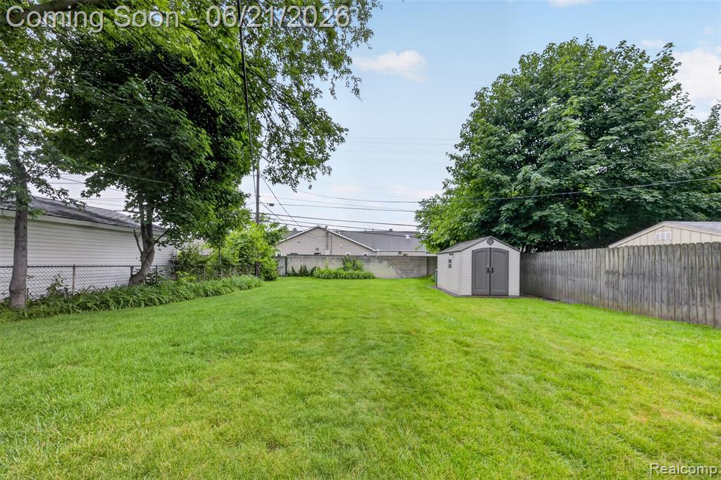 24660 Ridgedale Street, Oak Park, MI 48237 — Photo 35
