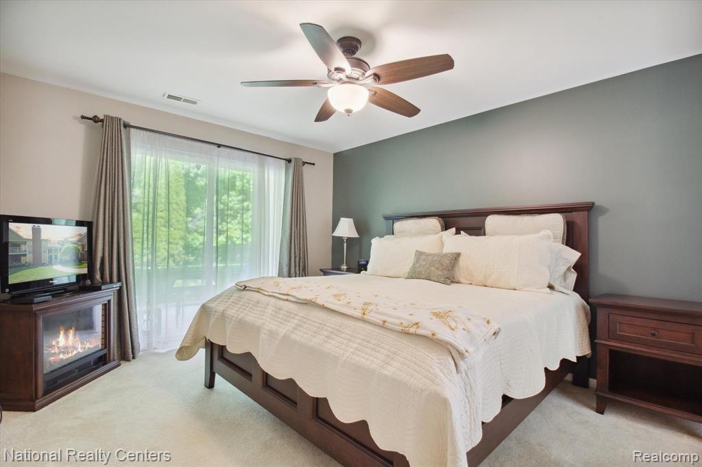 4727 BERKSHIRE Drive, 197, Sterling Heights, MI 48314 — Photo 9