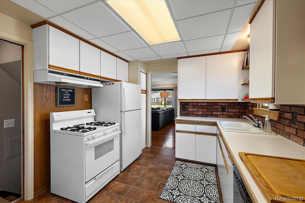 436 W Sunnybrook Drive, Royal Oak, MI 48073 — Photo 15