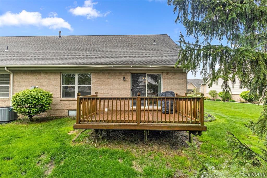 23879 ASHLEY Drive, Flat Rock, MI 48134 — Photo 38