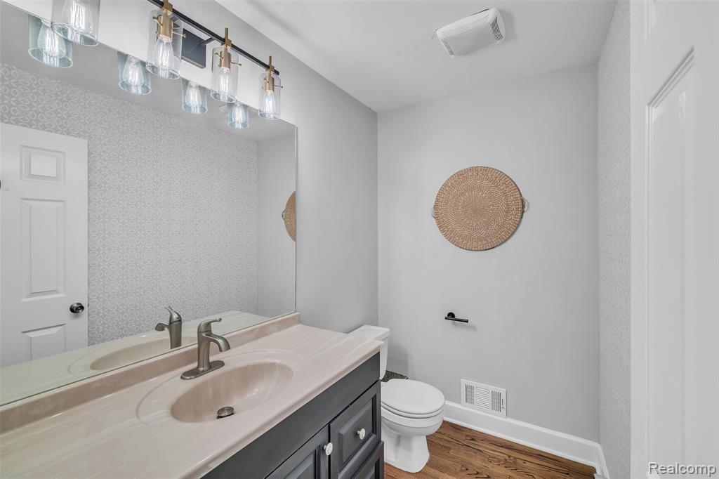 45077 Roundview Drive, Novi, MI — Photo 13