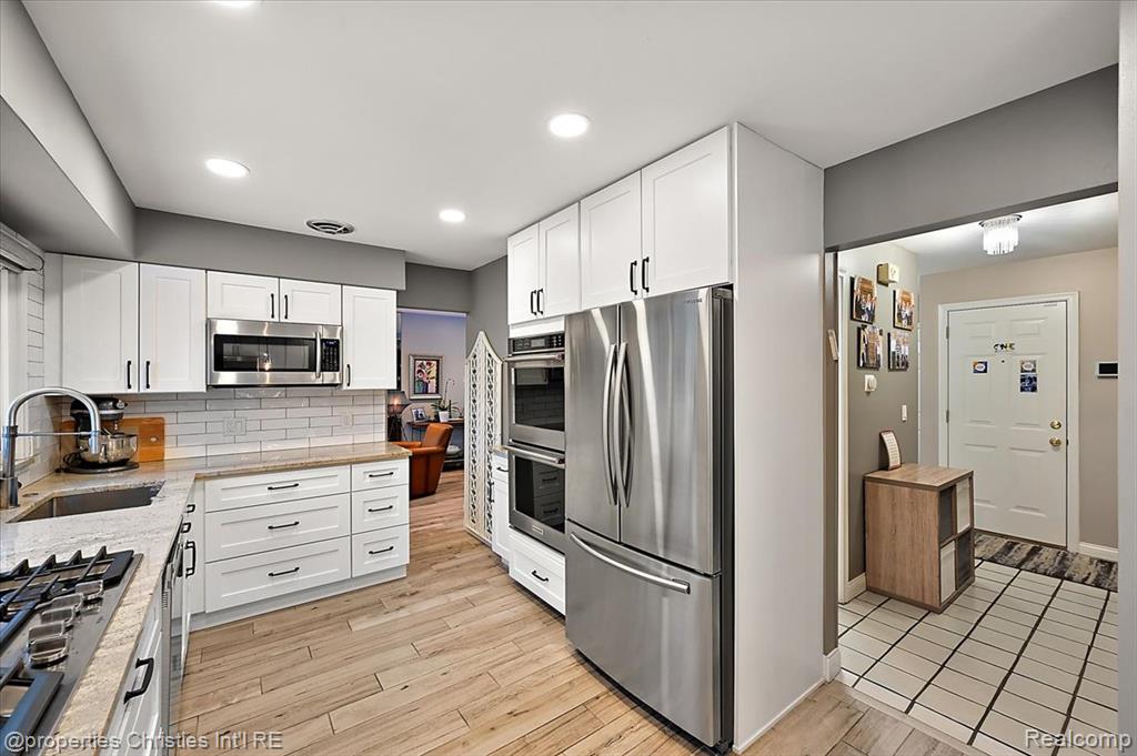26010 Marlowe Place, Oak Park, MI 48237 — Photo 24